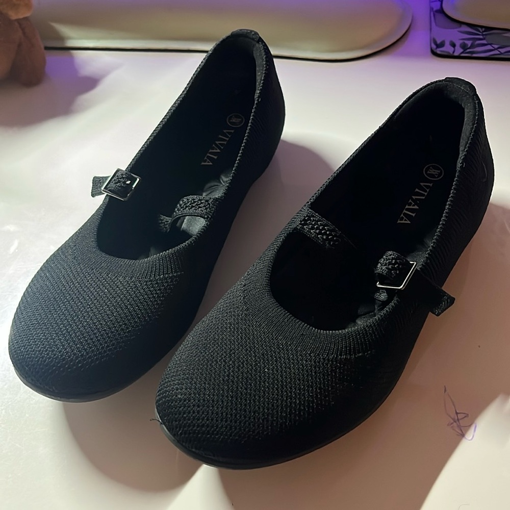 Vivaia - Size 6.5 Black